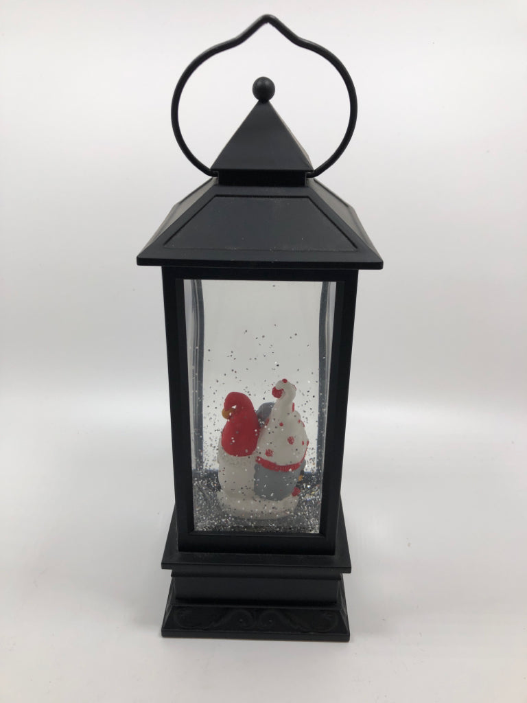 LANTERN LIQUID FILLED LIGHT UP/ SPARKLE 3 GNOMES.