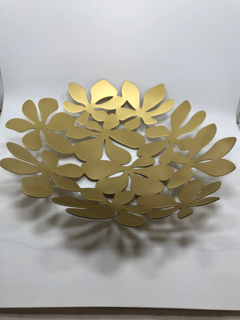 METAL FLOWERS CENTERPIECE BOWL.