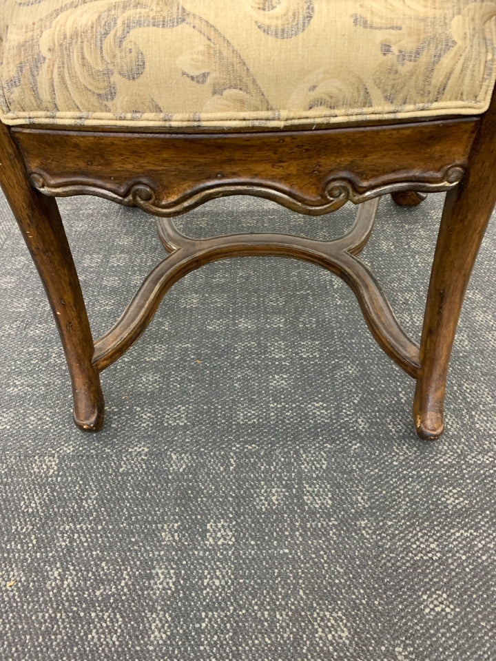 VTG CHIPPENDALE-STYLE CARVED WOOD ARMCHAIR W/CREAM&GOLD UPHOLSTERED SEAT.