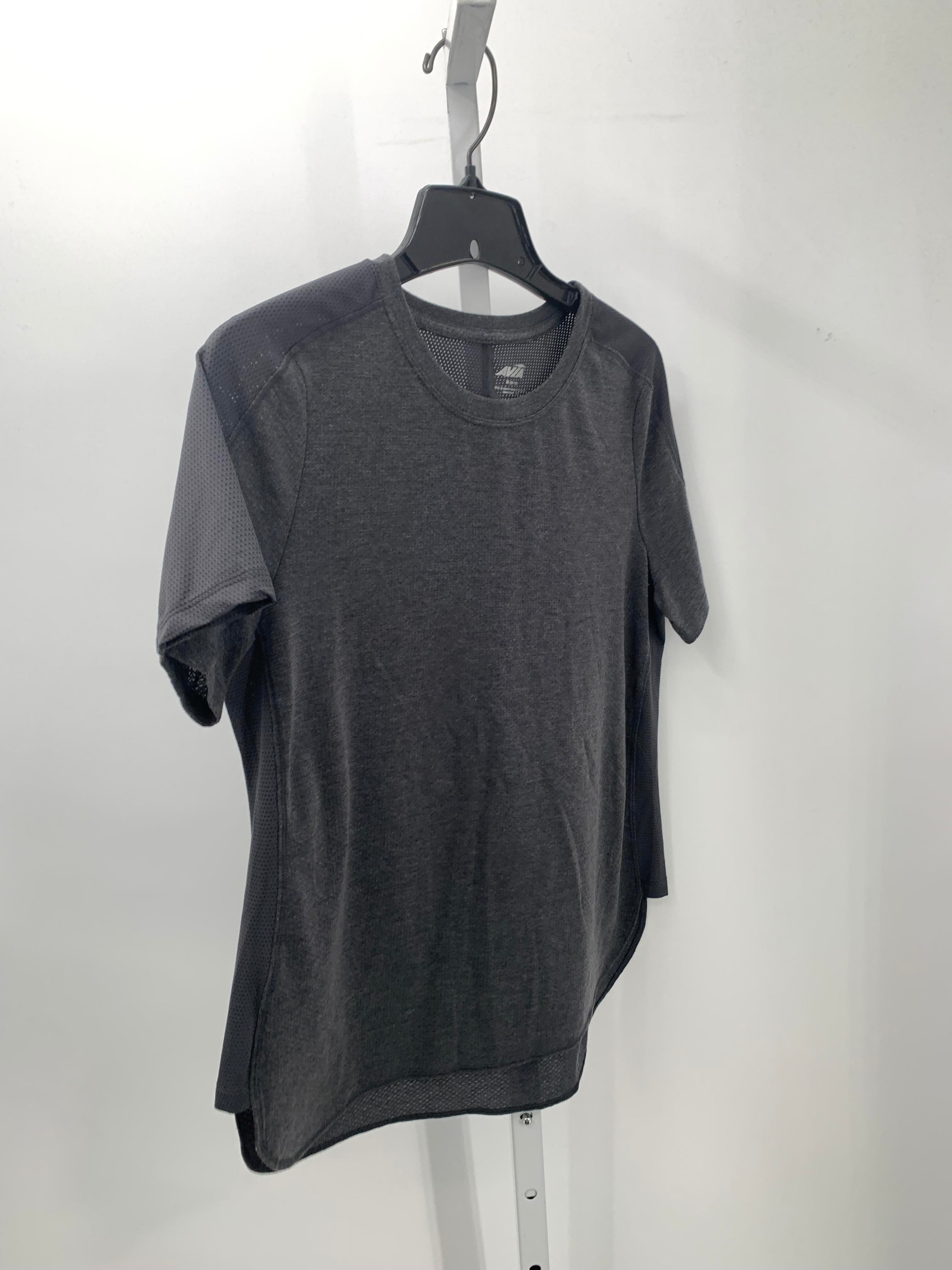 Avia Size Medium Misses Short Sleeve Shirt