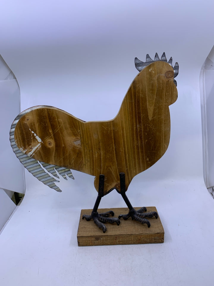 WOOD/METAL STANDING ROOSTER.
