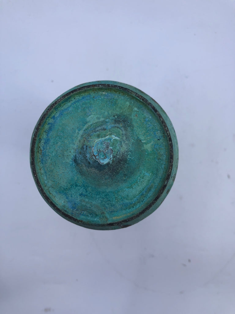 VTG BRASS METAL VASE.