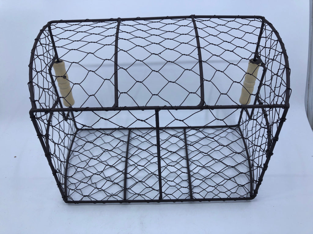 BROWN CHICKEN WIRE BASKET W WOOD HANDLES.