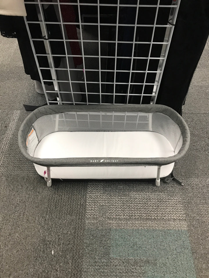 Baby Delight- Snuggle Nest Portable Bassinet