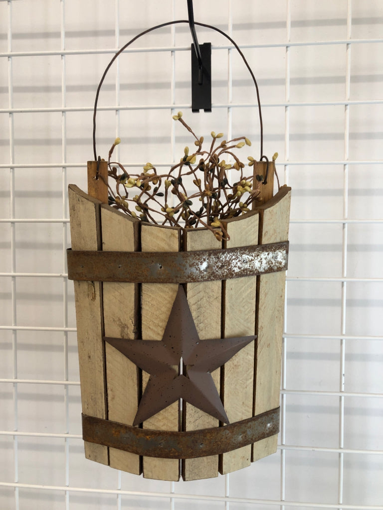 WOODEN STAR WALL-POCKET W/PIP.