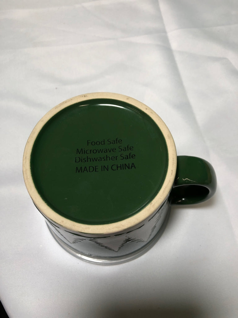 GREEN CHRISTMAS TREE SOUP MUG W LID.