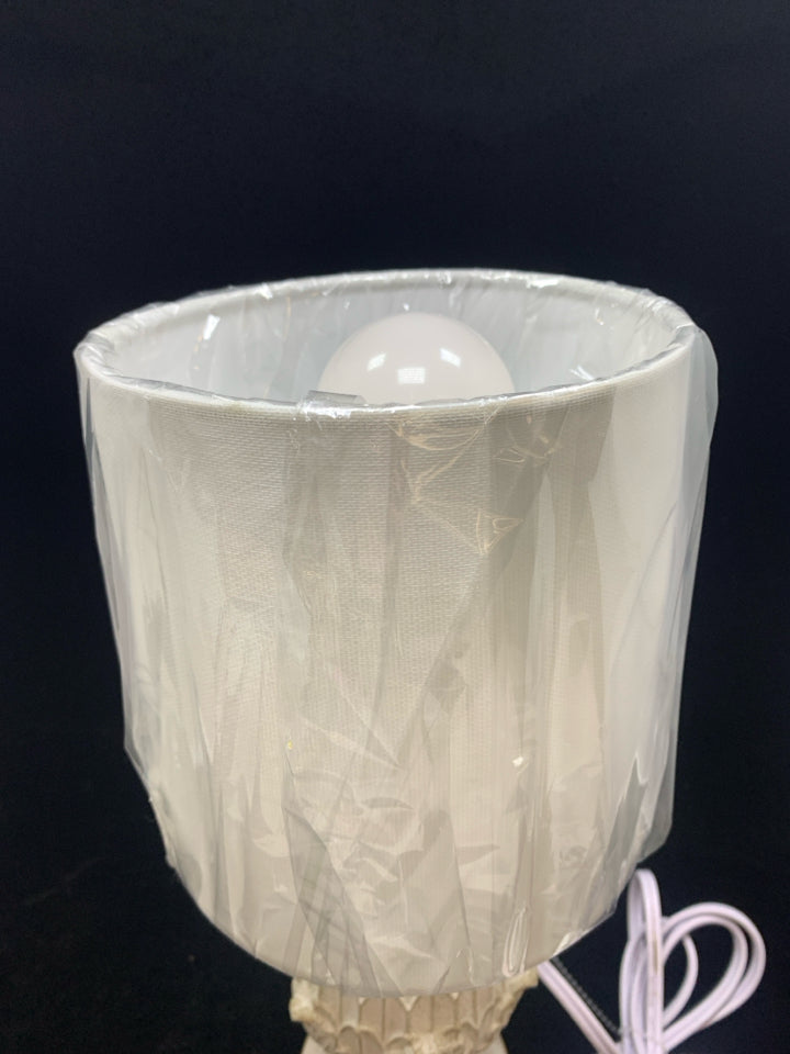 DISTRESSED ARTICHOKE BASE LAMP W/WHITE SHADE.
