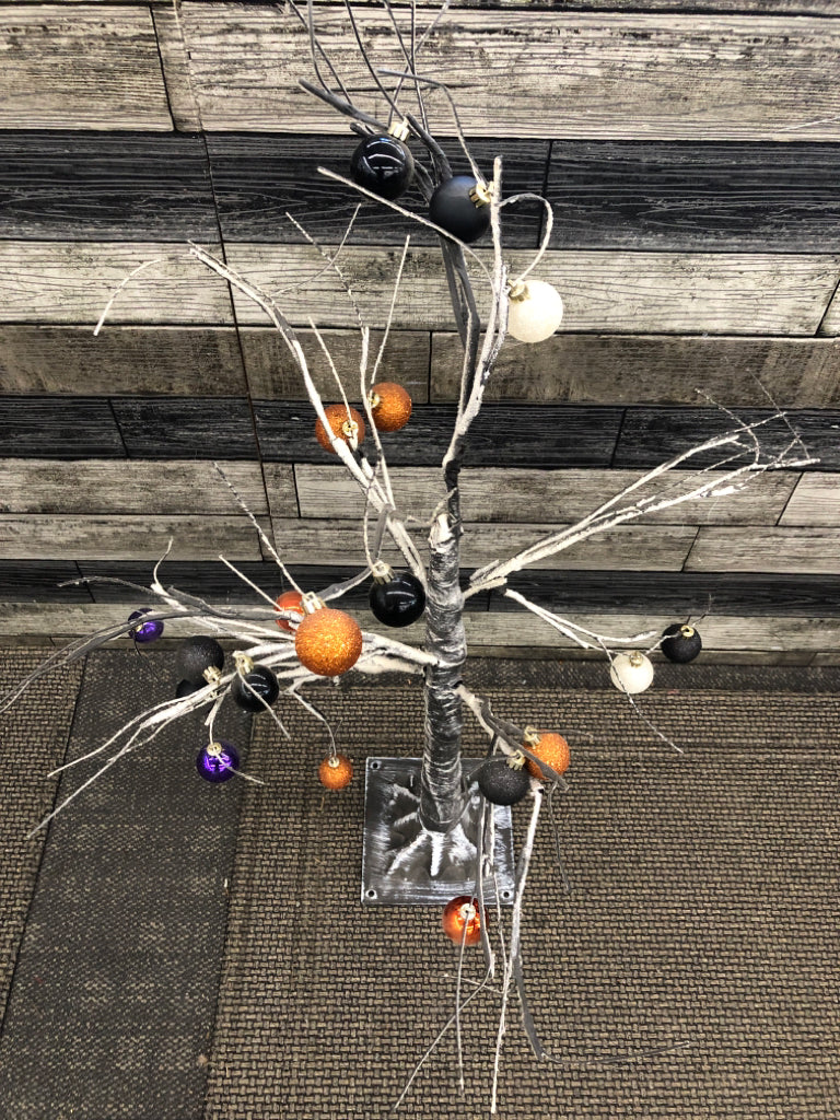 HALLOWEEN DECORATIVE TREE/ ORNAMENTS.