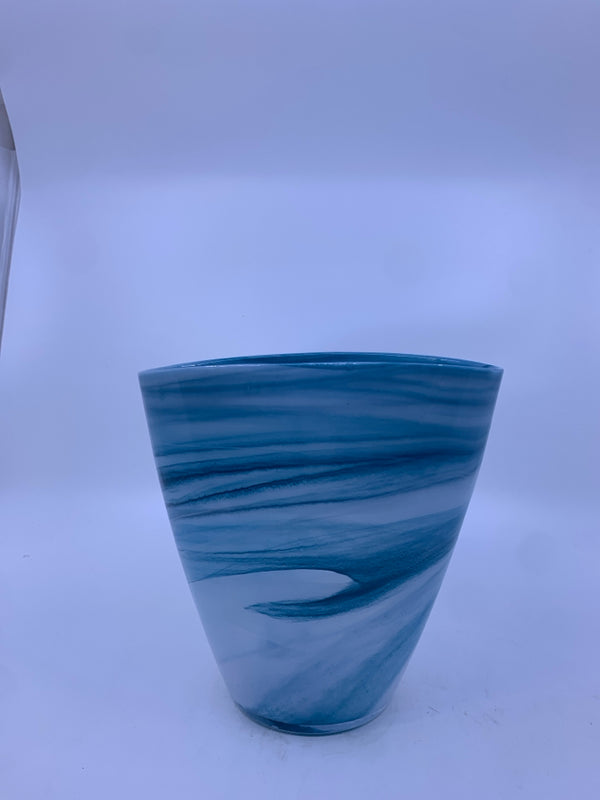OVAL BLUE/WHITE SWIRLS VASE GLASS.
