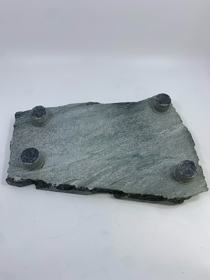 SLATE BLACK CUTTING BOARD.