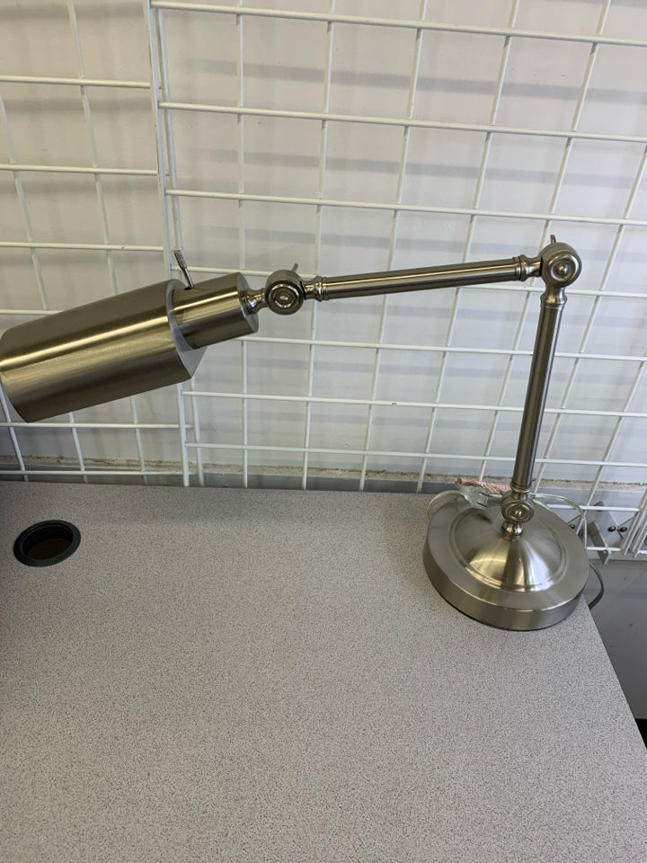 ADJUSTABLE METAL STUDY LIGHT.