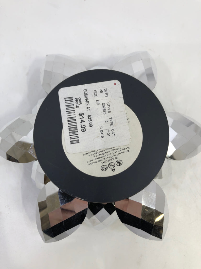 BLACK FLOWER GLASS CANDLE HOLDER.