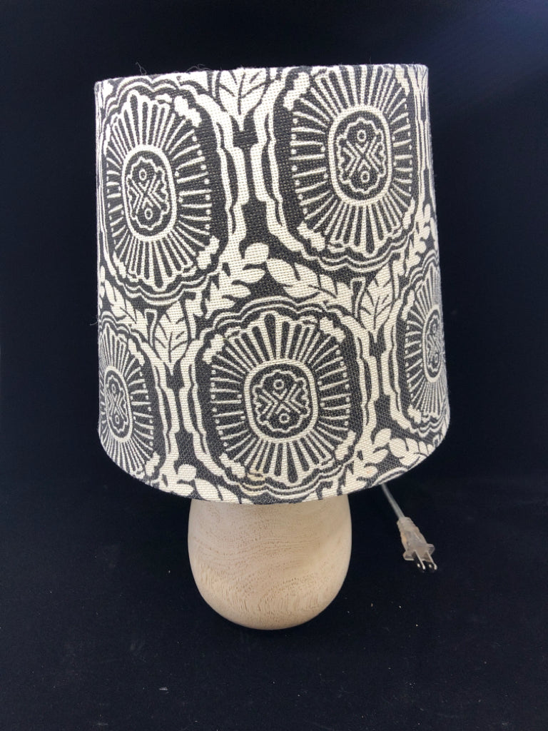 BOHO WHITE WOOD LAMP W/B&W PATTERN SHADE.