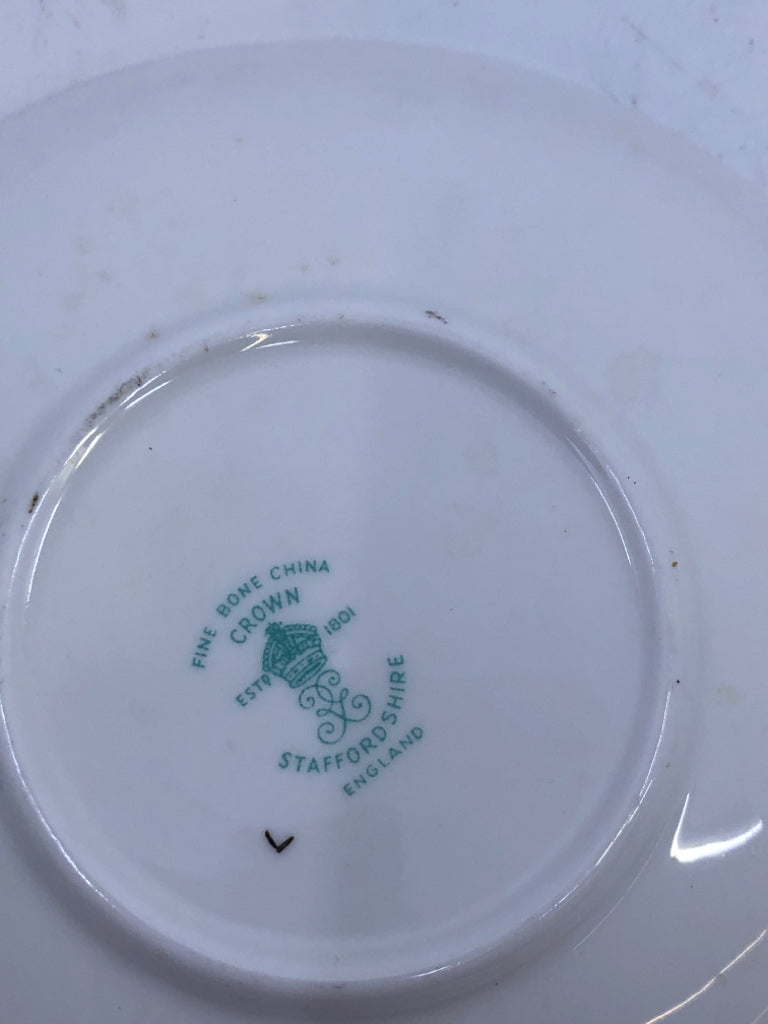 VTG WHITE FLORAL TEACUP AND SAUCER.