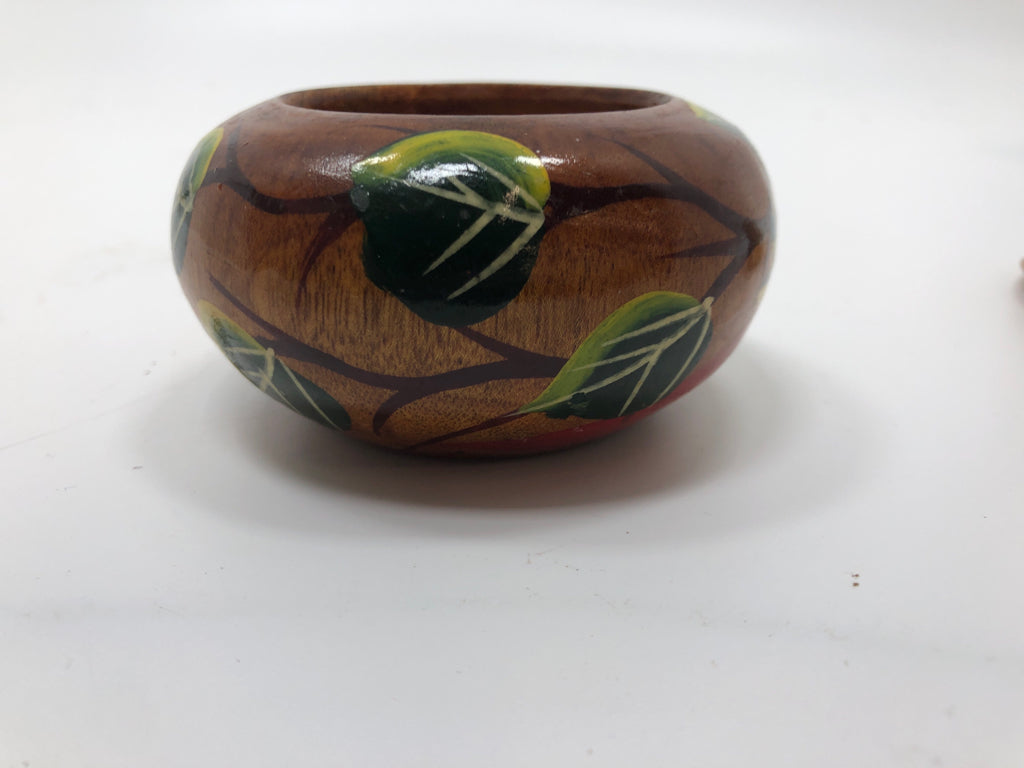 SMALL WOOD BOX W/PAINTED PARROT.
