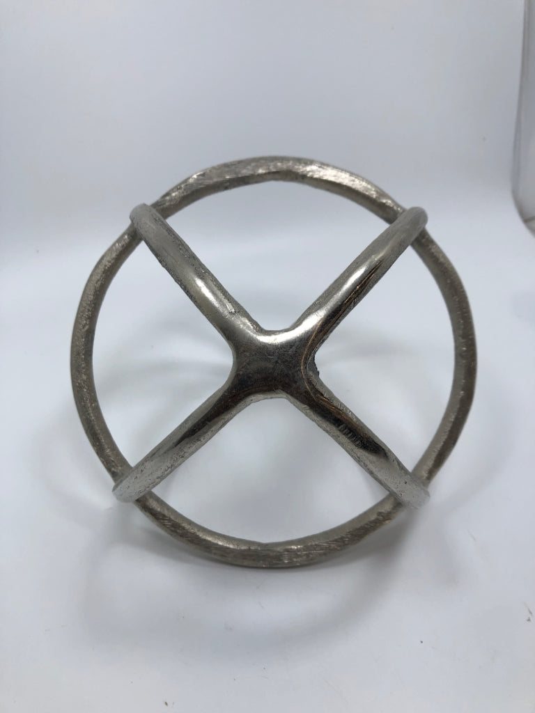 OPEN METAL SPHERE DECOR.