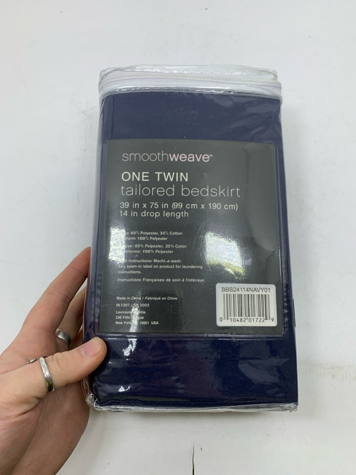 NIP SMOOTHWEAVE TAILORED BED SKIRT.