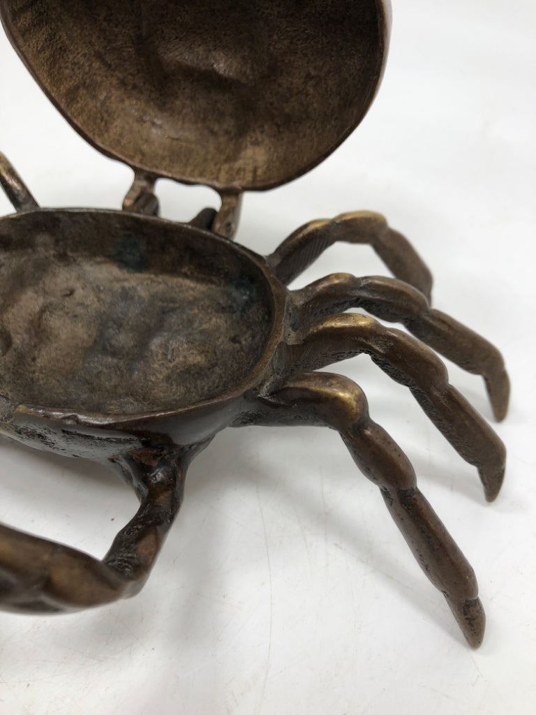 VTG STYLE BRASS CRAB BOX.