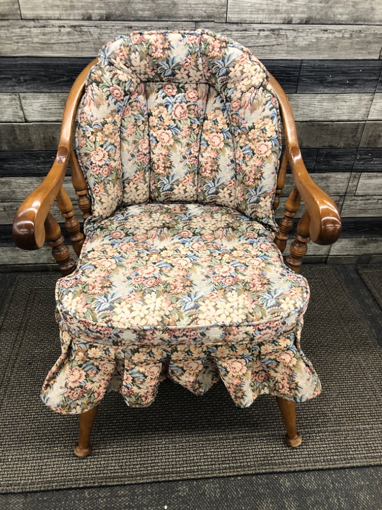 VTG LOW CUSHION WOOD CHAIR FLORAL PATTERN.