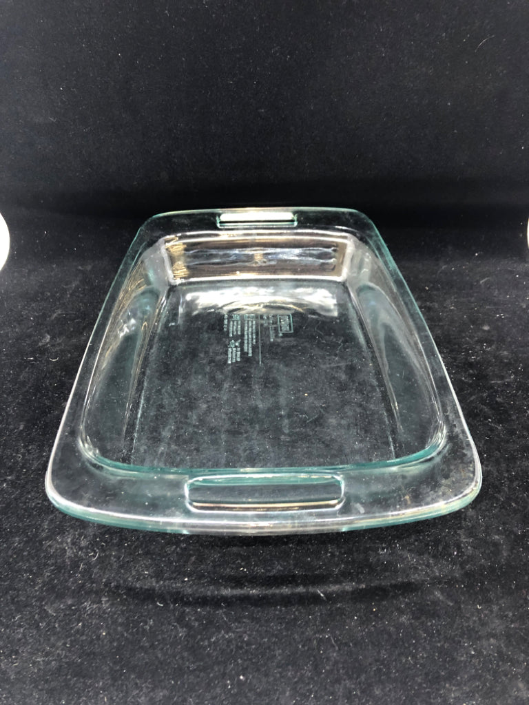 PYREX CLEAR GLASS CASSEROLE DISH.