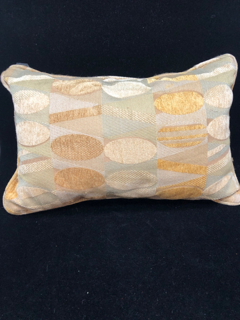 YELLOW TEXTURED THROW PILLOW.