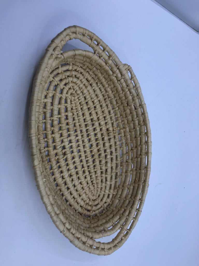 BLONDE OVAL BASKET W HANDLE.