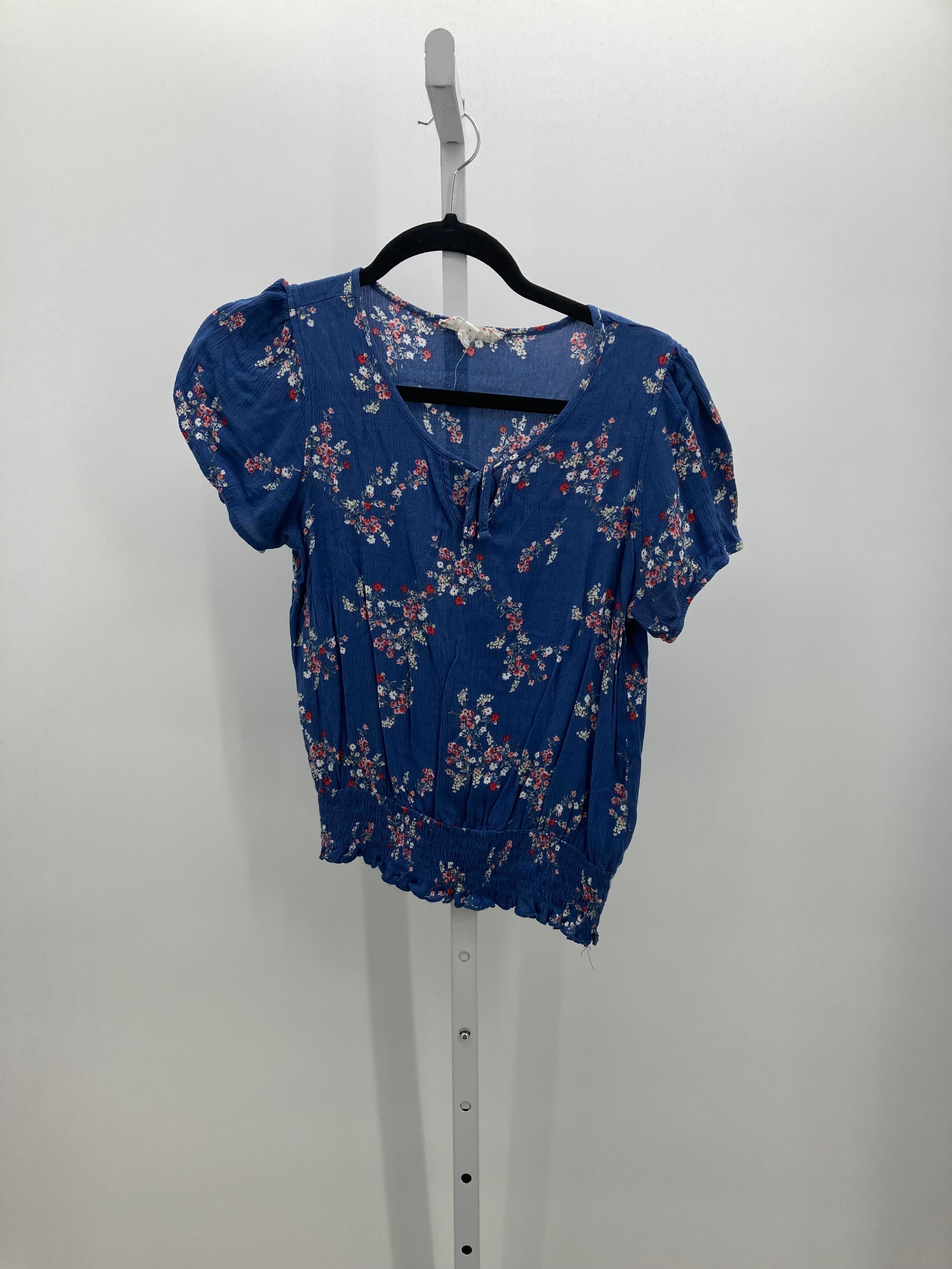 Pink Rose Size Small Juniors Short Sleeve Shirt