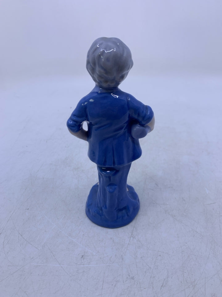 BLUE/GREY BOY W/ HAND ON HIL HOLDING VASE FIGURINE.