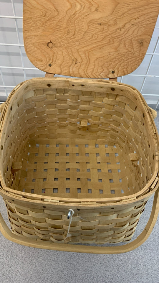 BARE WOOD PICNIC BASKET W/DIVIDER.
