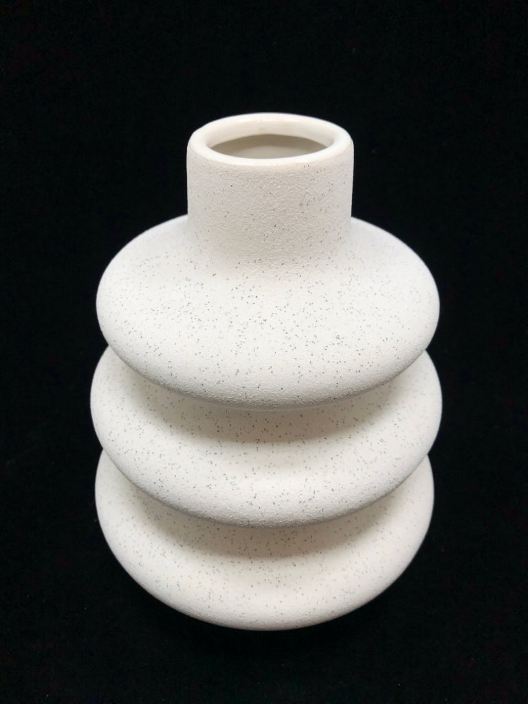 WHITE SPECKLED STACKED RINGS DESIGN CERAMIC VASE.