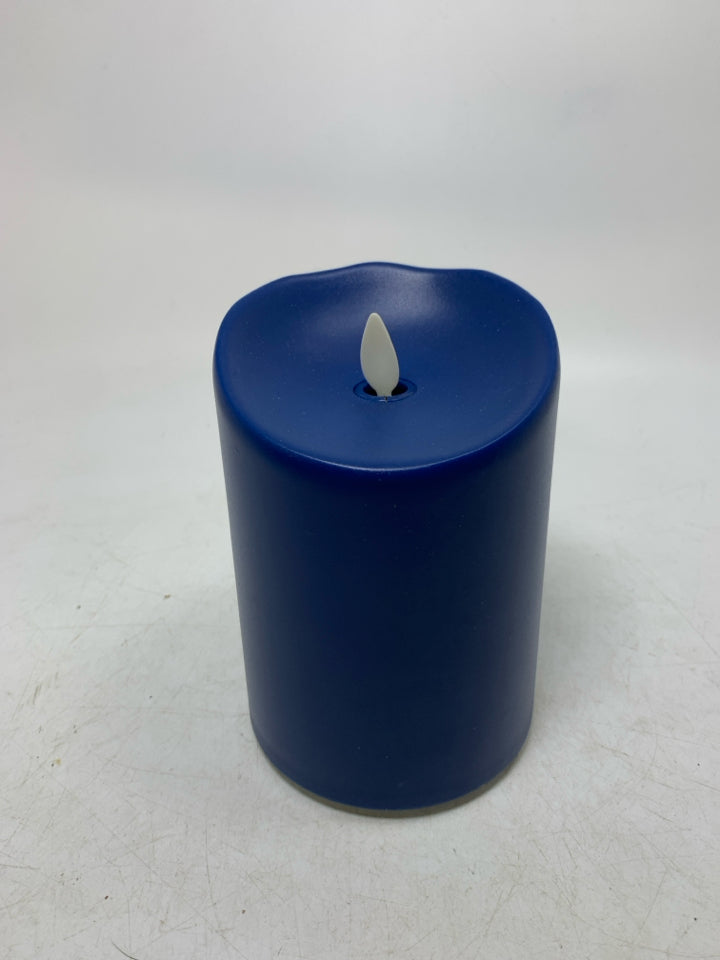 PLASTIC LARGE PILLAR CANDLE W/ BATTERY POWERED LIGHT.