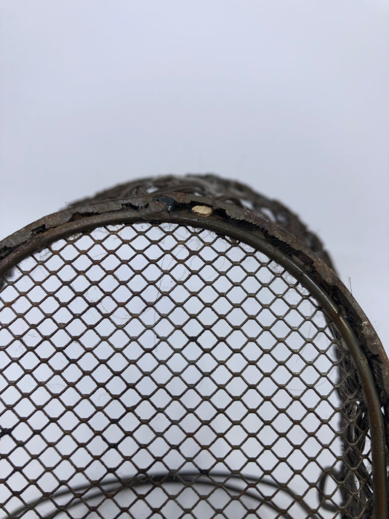 OVAL RUSTED METAL BASKET W HANDLE.