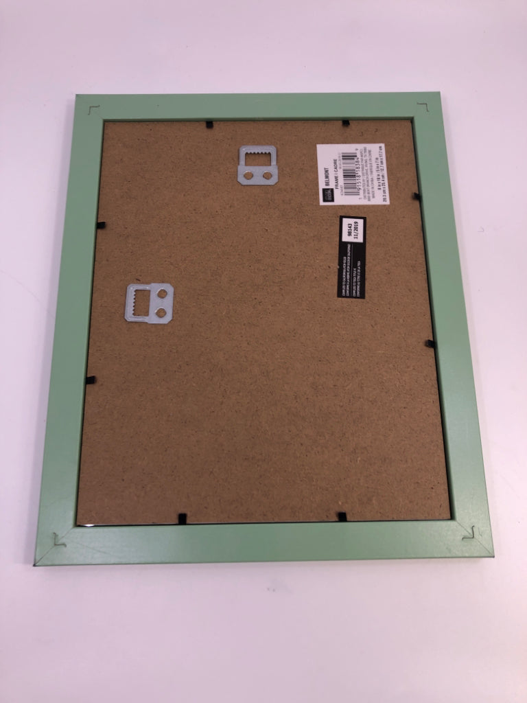 GEOMETRIC BLUE DOG W/COLLAR IN GREEN FRAME.