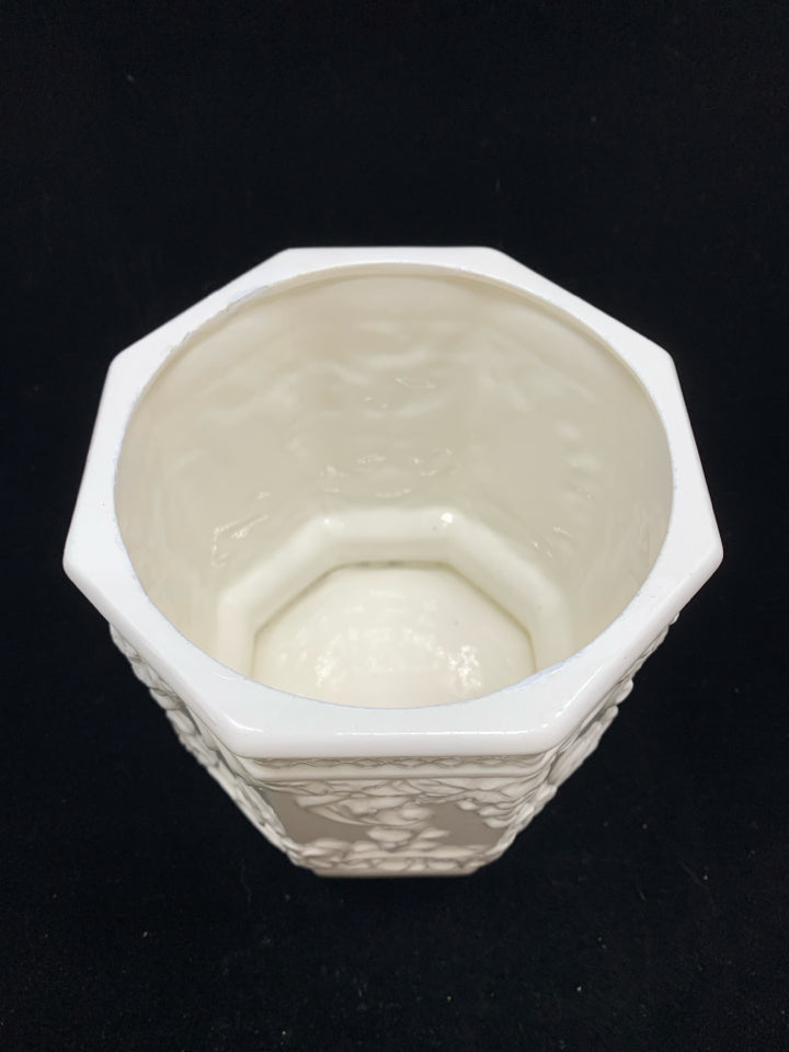 GRAPES EMBOSSED WHITE CERAMIC HEXAGON SHAPED PLANTER.