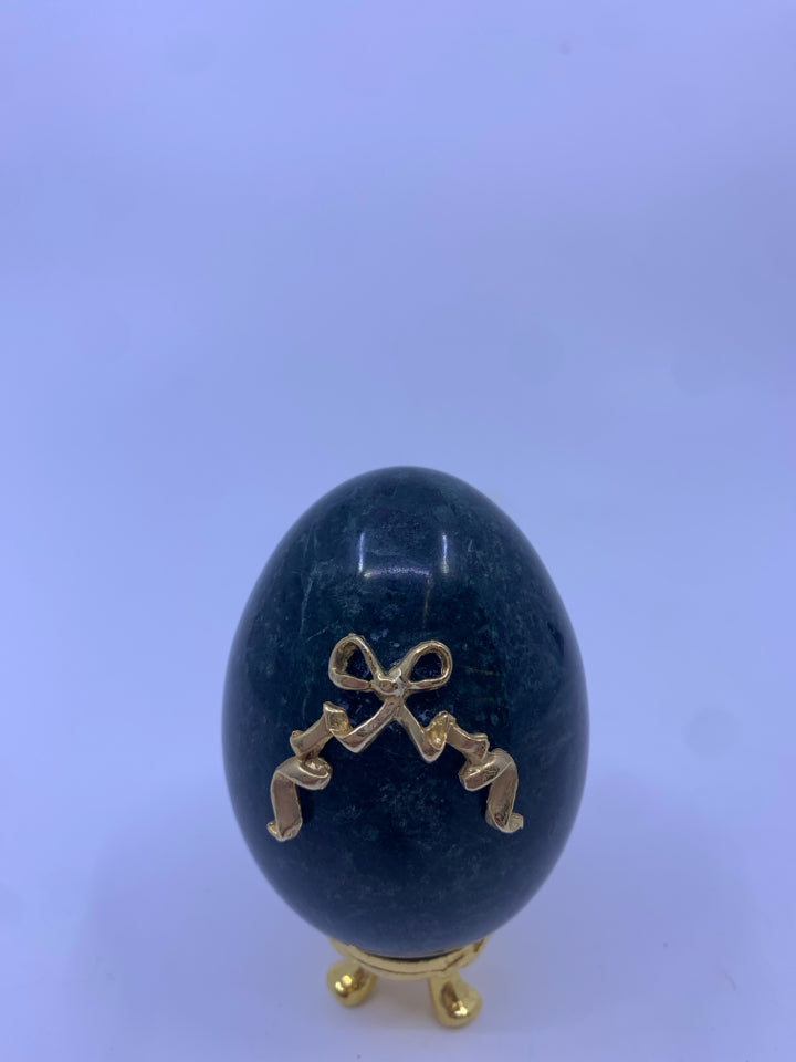GREEN STONE EGG W/ GOLDEN BOW STAND.