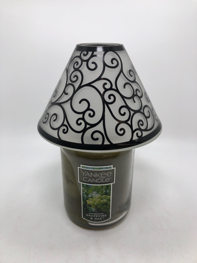 GRAPEVINE & OAK CANDLE W/GLASS SHADE.