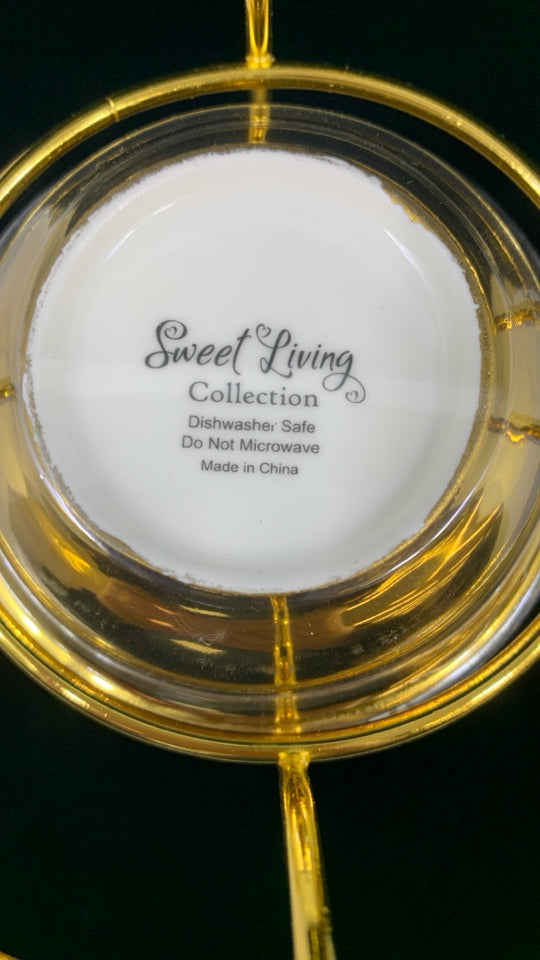 4 GOLD RIMMED I CAN DO ALL THINGS MUGS IN STAND.