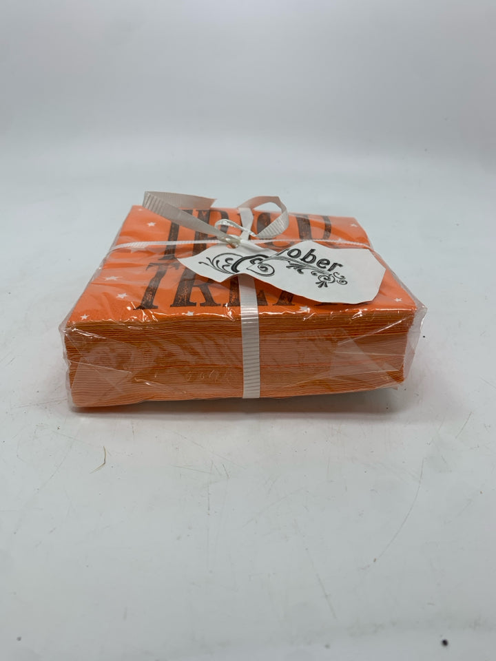 ORANGE BEVERAGE NAPKINS "TRICK OR TREAT".