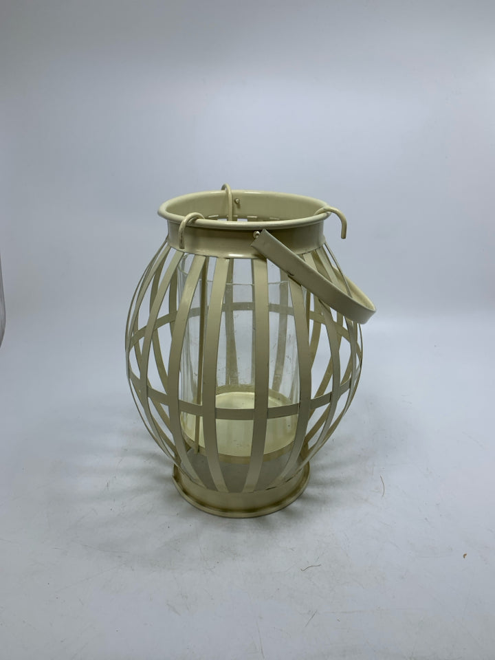 CREAM METAL LANTERN CANDLE HOLDER W/ HANDLE/ 8.