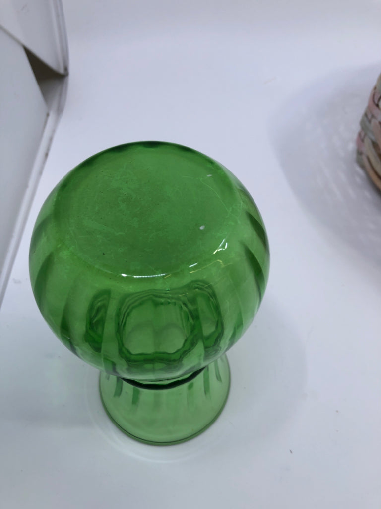 GREEN OPTIC SWIRL GLASS VASE.