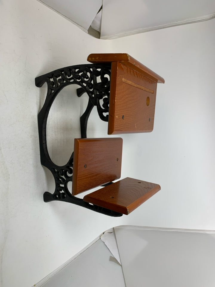 METAL WOOD DOLL SCHOOL DESK.