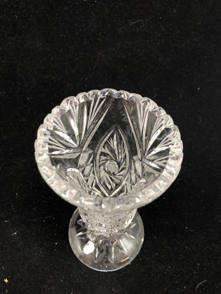 FOOTED CRYSTAL VASE W/ FRoSTED STAR ETCHING.