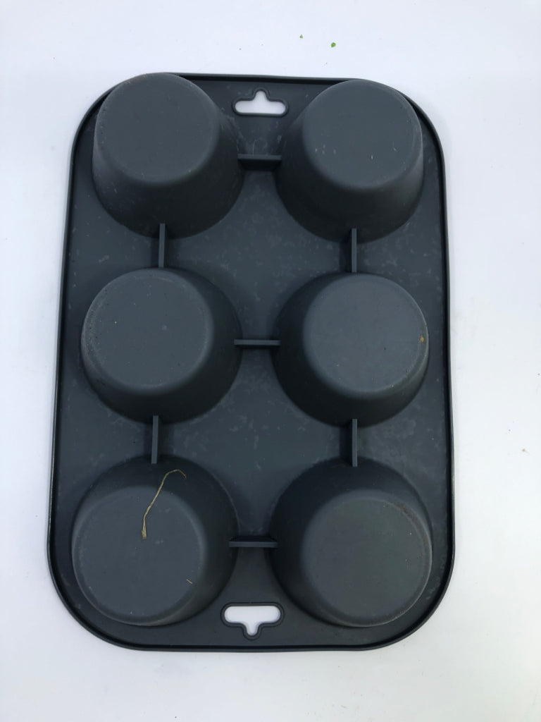 GRAY SILICONE MUFFIN TRAY 6-MUFFINS.