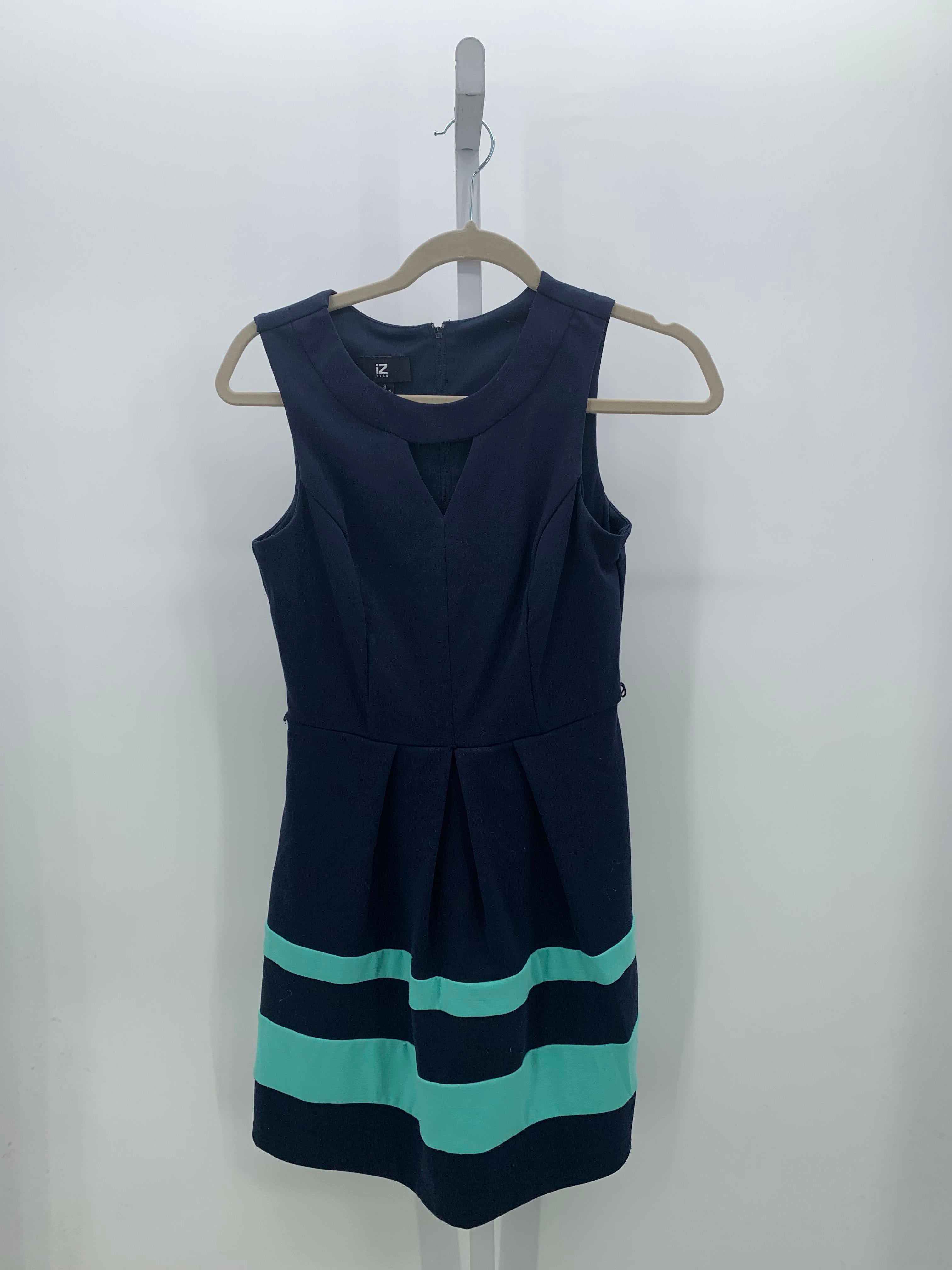 IZ Byer Size 3 Juniors Sleeveless Dress