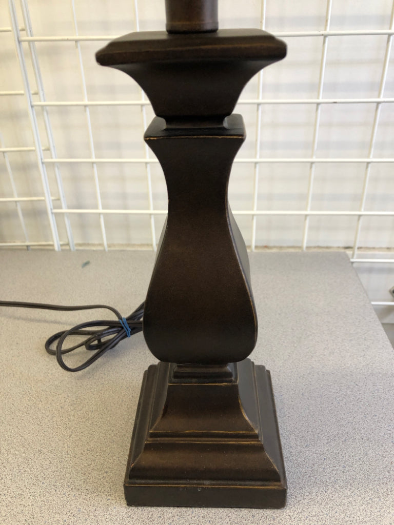 DARK WOOD BASE LAMP W/TAN FABRIC SHADE.