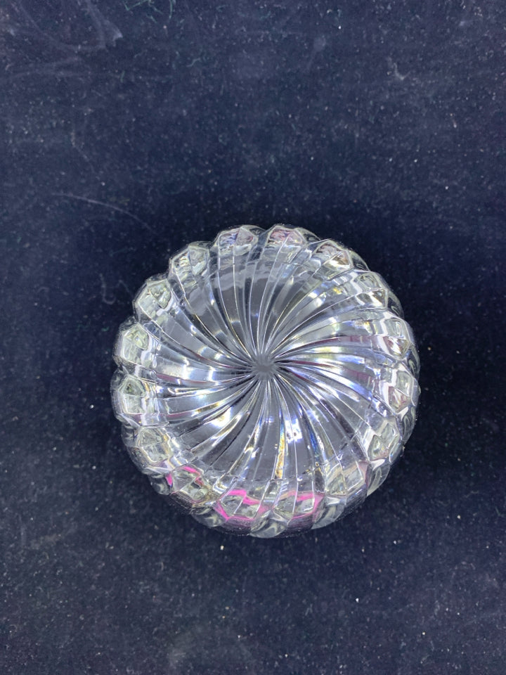 SMALL HEAVY GLASS ICE BUCKET.