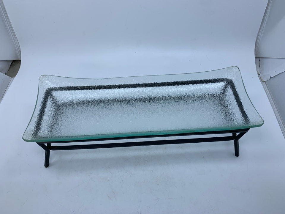 BLACK METAL BASE W/ RECTANGLE TEXTURED GLASS.