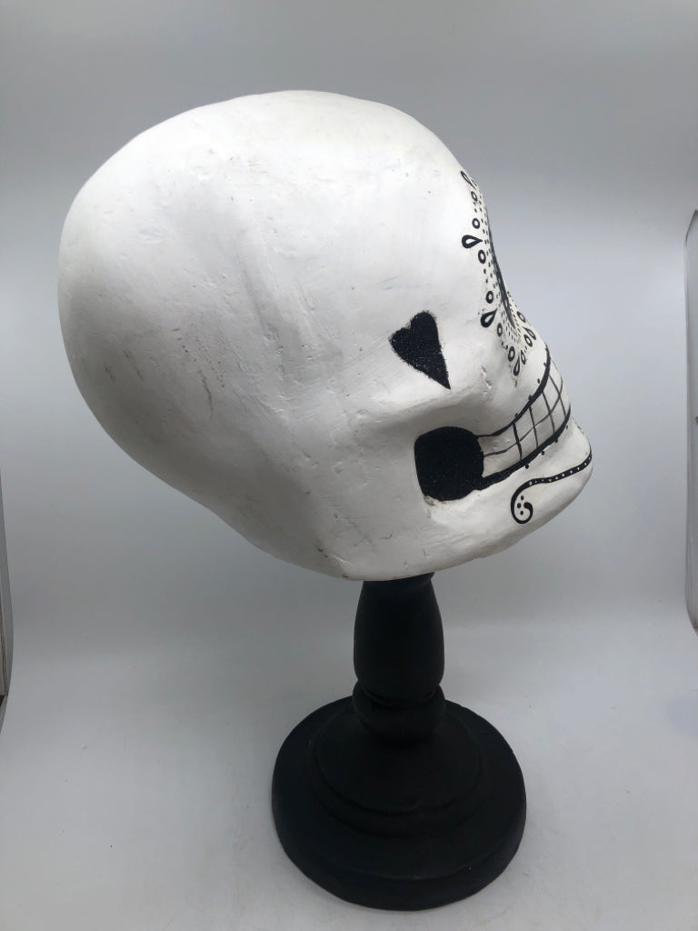 RESIN SUGAR SKULL DESK DECOR.