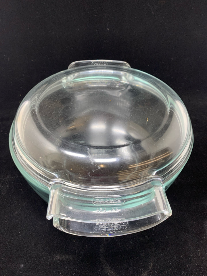 ROUND CLEAR GLASS PYREX CASSEROLE DISH W/LID.