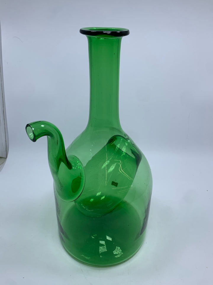 ITALIAN HAND-BLOWN GREEN GLASS WINE DECANTER W/ICE CHAMBER.